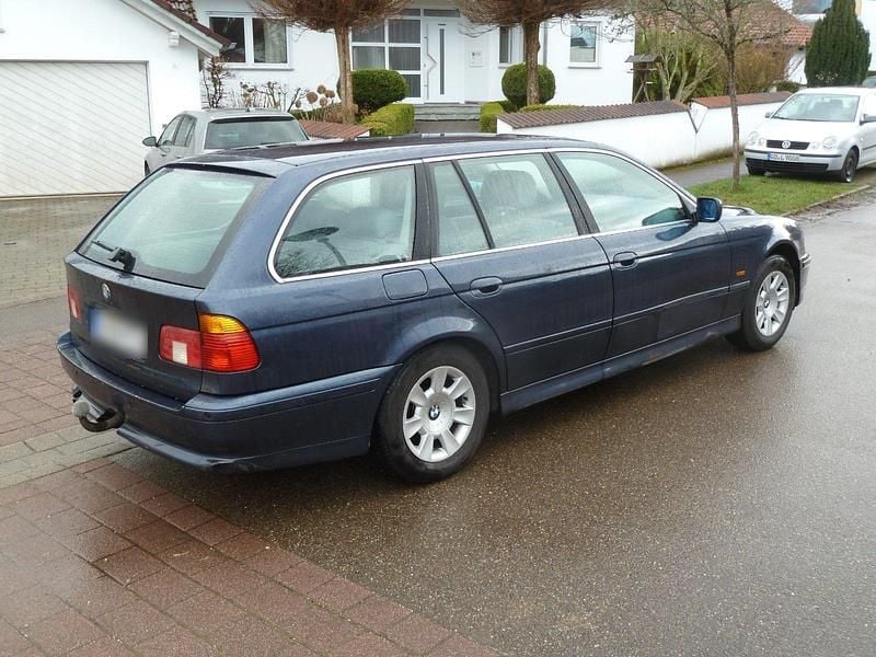 Gebraucht BMW 525 192 PS (141 kW) 2002 Blau Kombi