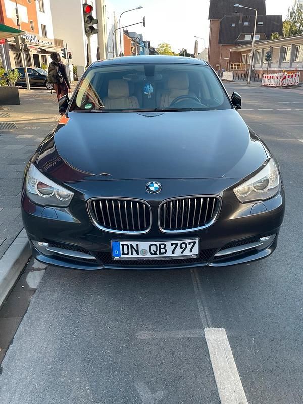 Grau Gebraucht 2013 BMW 530 Limousine | 9.900 € (Superpreis) - Bild 1/4