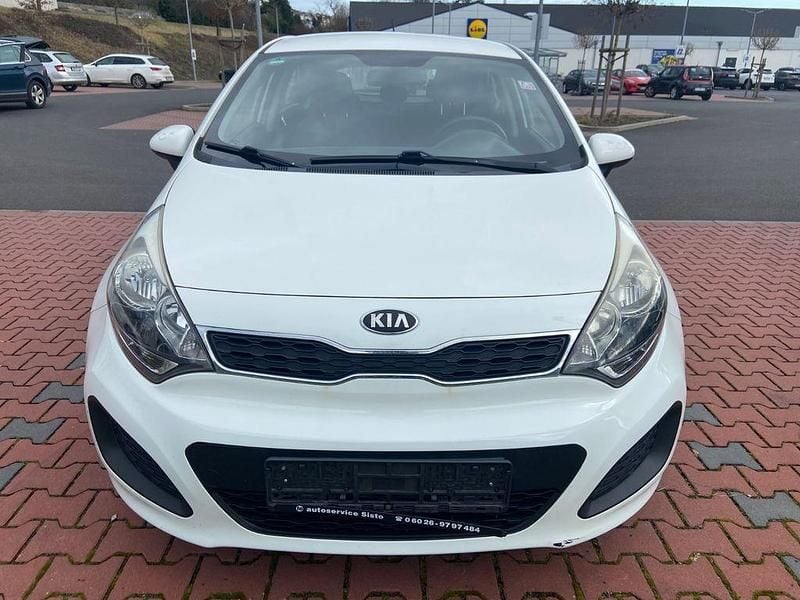 Gebraucht Kia Rio Edition 7 86 PS (63 kW) 2010 Weiß Kleinwagen