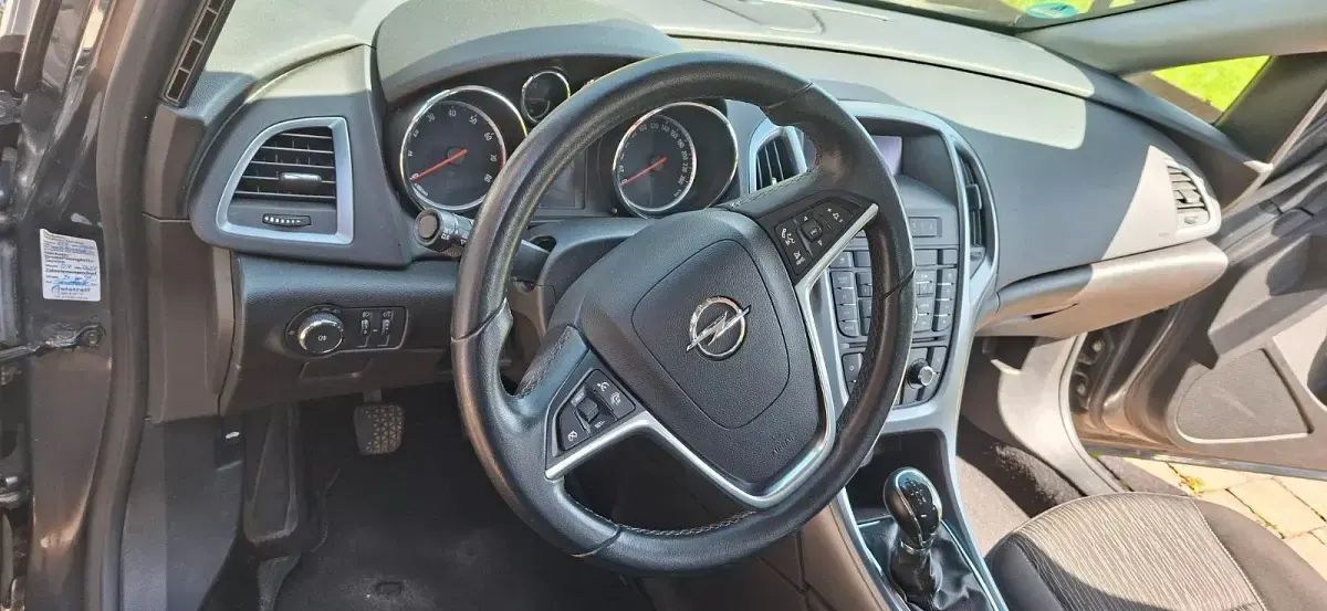 Gebraucht Opel Astra 101 PS (74 kW) 2015 Grau Kleinwagen