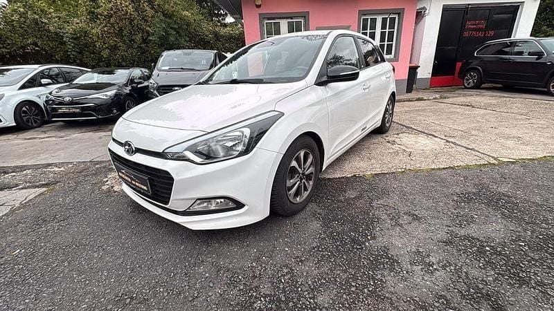 Weiß Gebraucht 2018 Hyundai i20 Passion Limousine | 7.990 € (Fairer Preis) - Bild 1/4