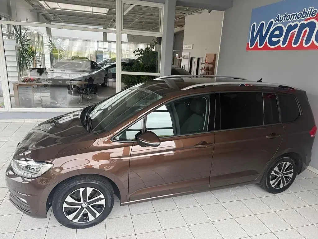 Gebraucht VW Touran Comfortline 150 PS (110 kW) 2016 Braun Van / Kleinbus