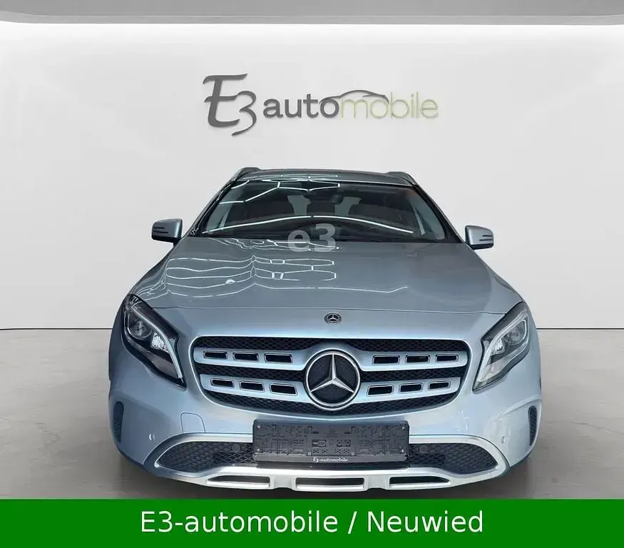 Gebraucht Mercedes GLA180 122 PS (89 kW) 2019 Silber SUV