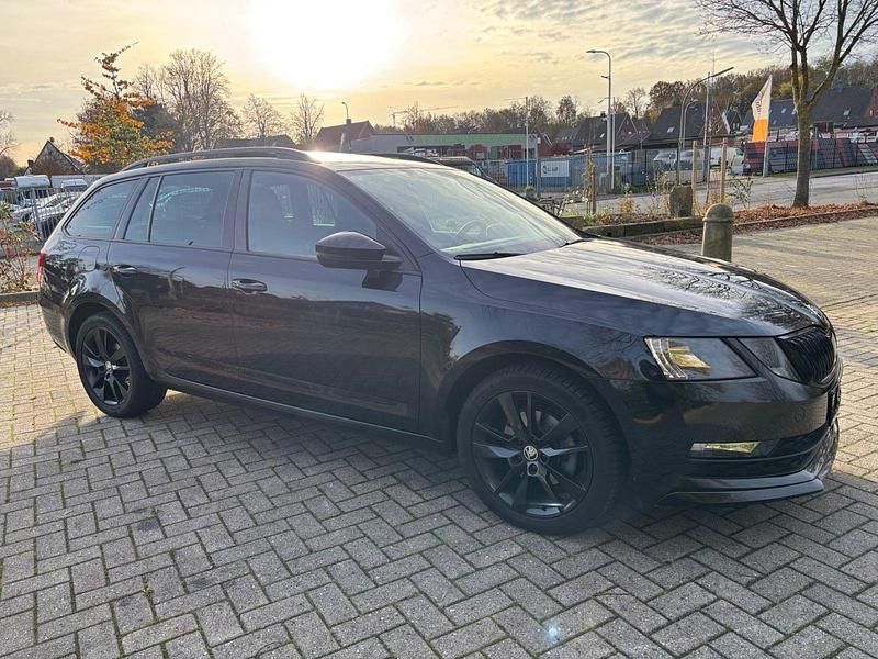 Schwarz Gebraucht 2020 Skoda Octavia Ambition Kombi | 12.971 € (Guter Preis) - Bild 1/4