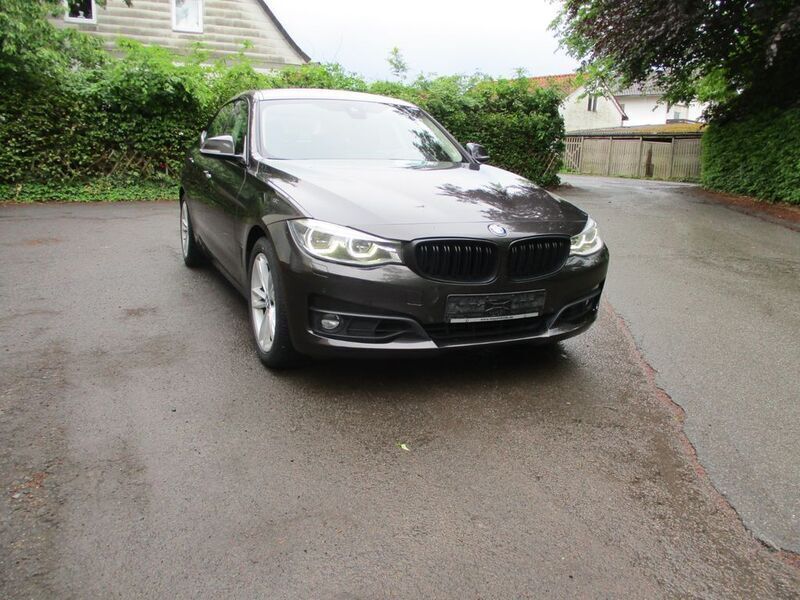 Gebraucht BMW 330 Sport Line 252 PS (185 kW) 2016 Jatoba metallic Limousine
