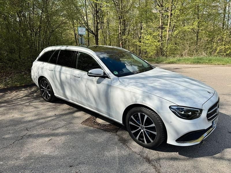 Gebraucht Mercedes E200 160 PS (117 kW) 2022 Weiß Limousine
