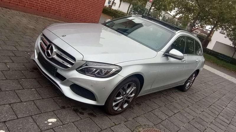 Iridiumsilber Gebraucht 2017 Mercedes C300 Kombi | 20.999 € (Superpreis) - Bild 1/4