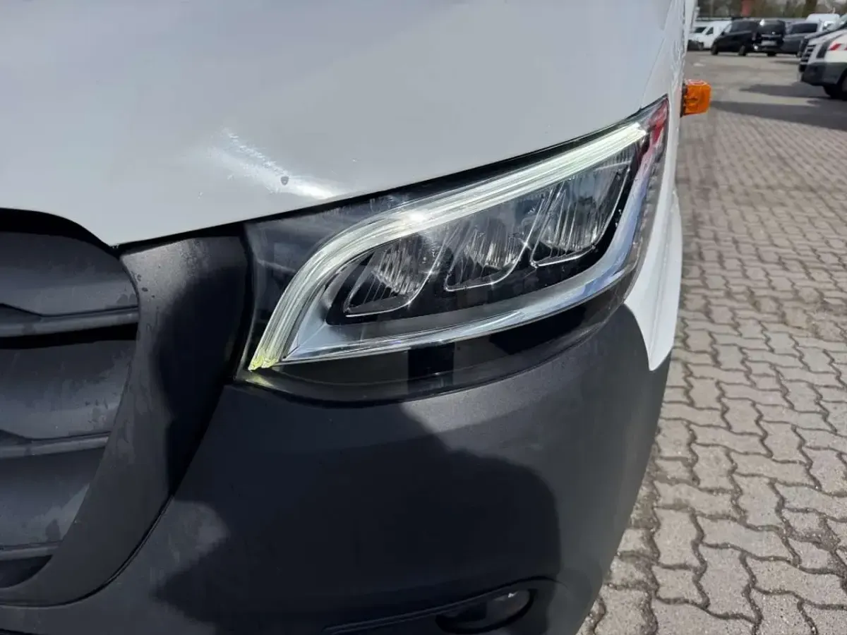 Gebraucht Mercedes Sprinter 170 PS (125 kW) 2024 Arktikweiß Van