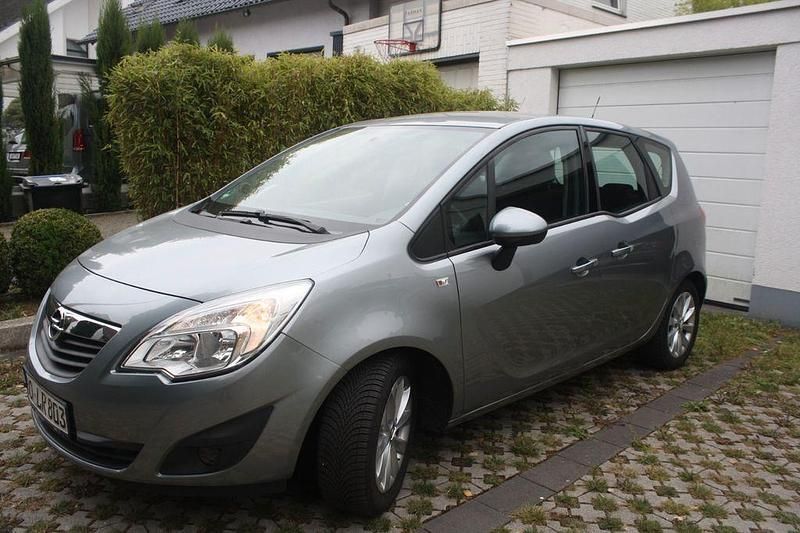 Silber Gebraucht 2013 Opel Meriva Active Van / Kleinbus | 7.300 € (Fairer Preis) - Bild 1/4