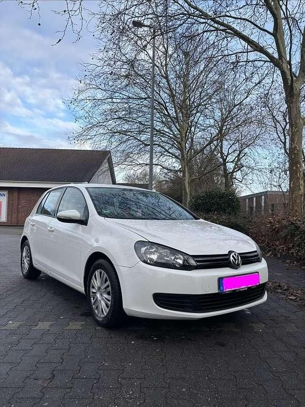 Weiß Gebraucht 2009 VW Golf VI Trendline Kleinwagen | 6.800 € (Fairer Preis) - Bild 1/4