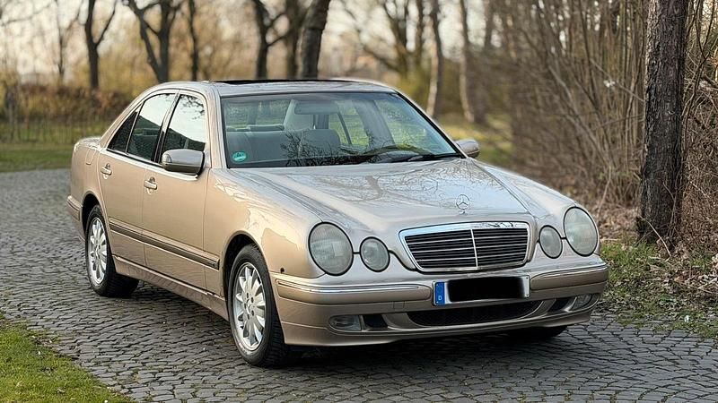 Gebraucht Mercedes E320 224 PS (164 kW) 2001 Gold Limousine