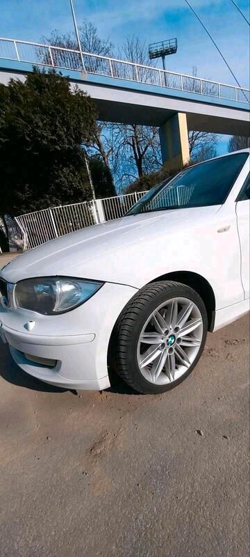 Weiß Gebraucht 2009 BMW 118 Coupé Coupé | 3.500 € - Bild 1/4