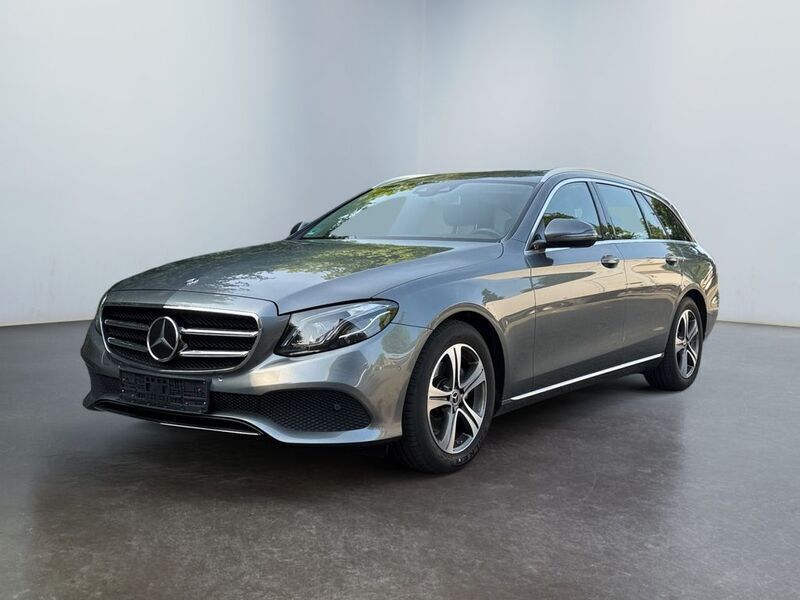 Grau Gebraucht 2019 Mercedes E200 Kombi | 23.550 € (Superpreis) - Bild 1/4