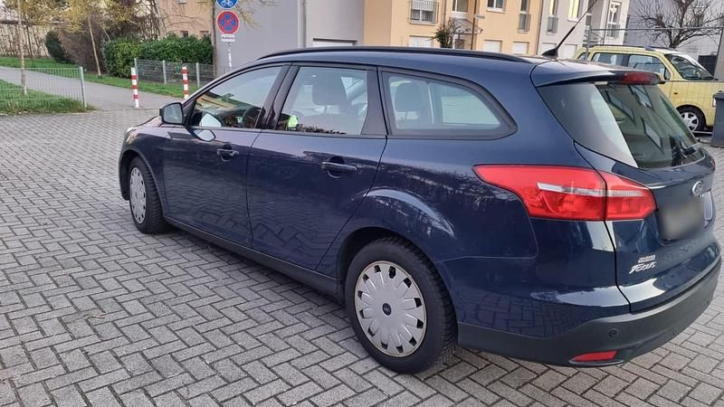 Gebraucht Ford Focus Trend 105 PS (77 kW) 2015 Blau Kombi