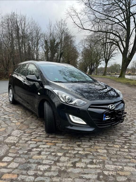 Gebraucht Hyundai i30 Classic 99 PS (72 kW) 2013 Schwarz Kombi