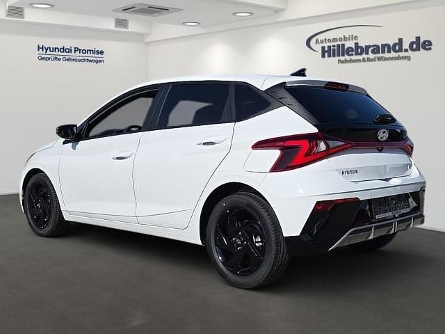 Neu Hyundai i20 Blackline 90 PS (66 kW) 2026 Weiss Kleinwagen