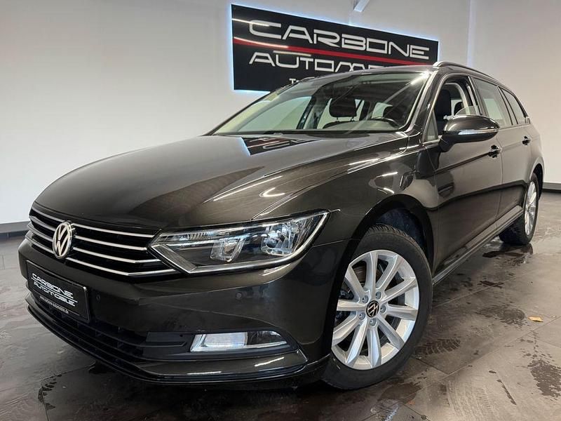 Grau Gebraucht 2018 VW Passat Limousine | 16.390 € (Guter Preis) - Bild 1/4