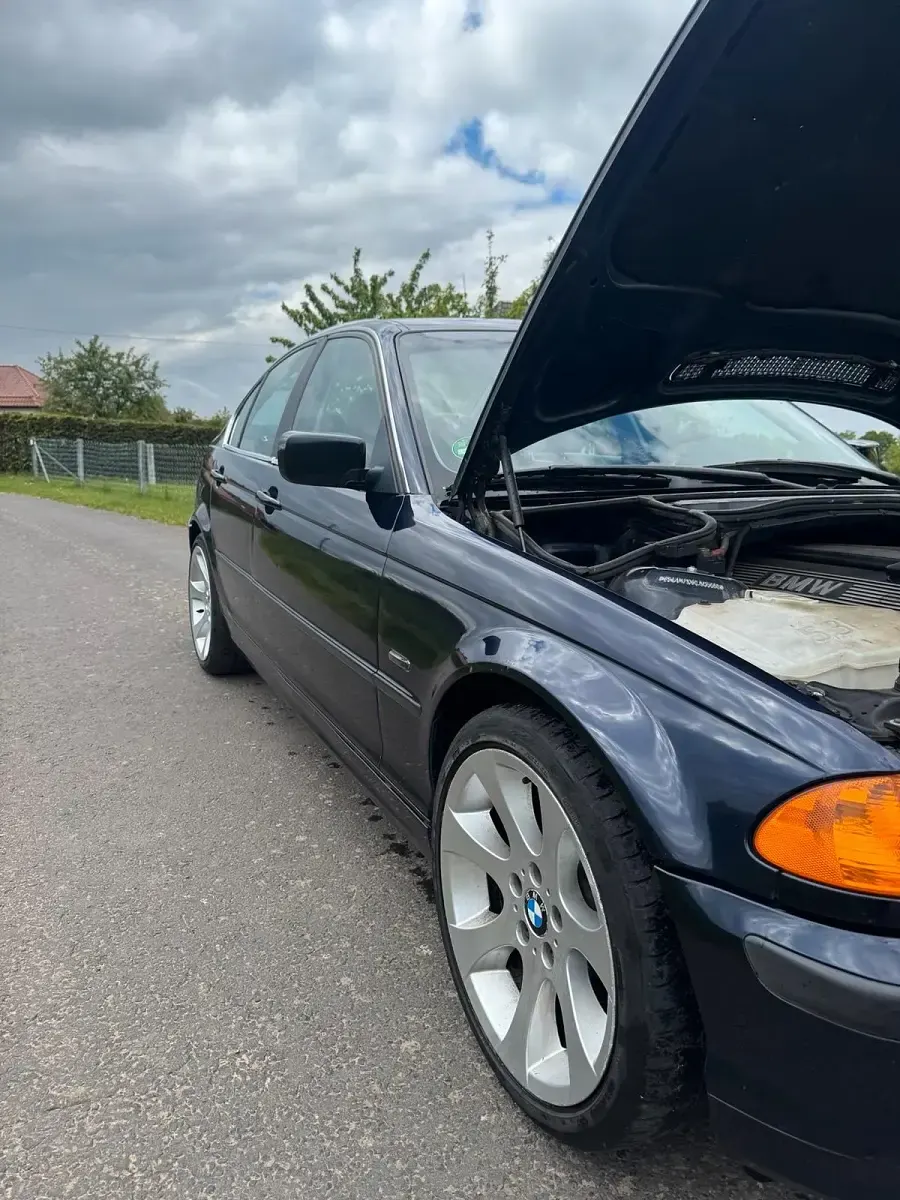 Gebraucht BMW 320 150 PS (110 kW) 1998 Blau Limousine