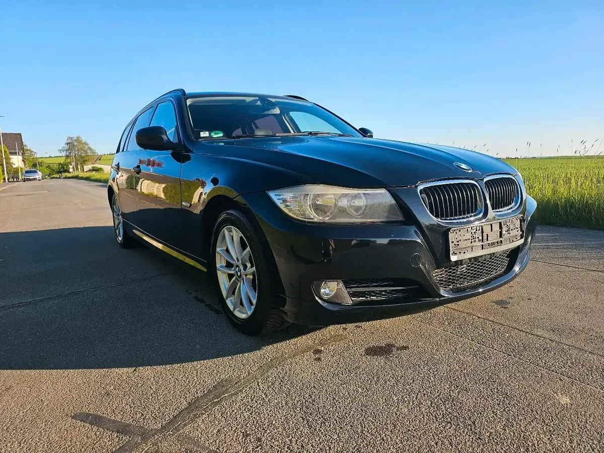 Gebraucht BMW 318 143 PS (105 kW) 2012 Schwarz Kombi