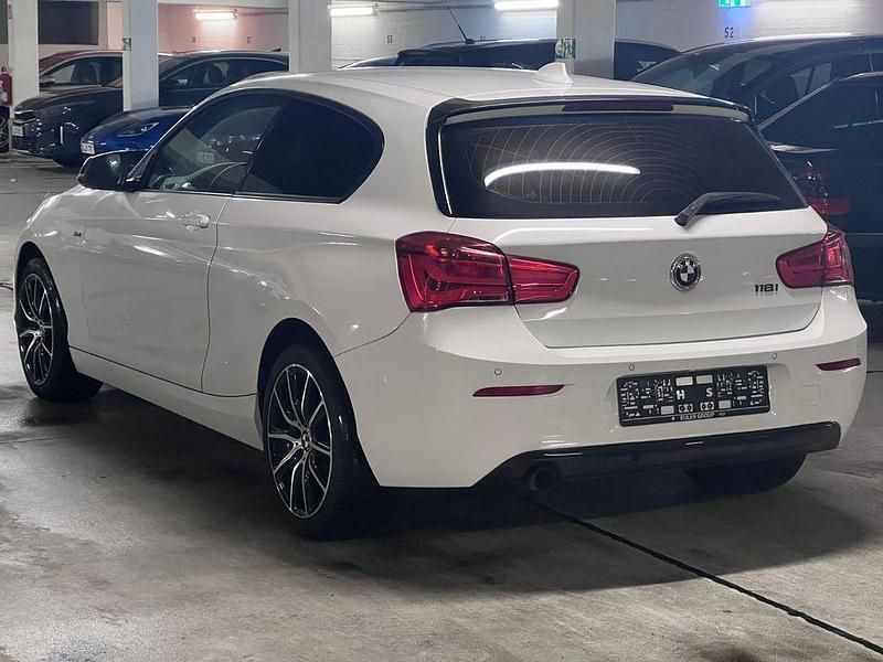 Gebraucht BMW 118 Sport Line 136 PS (100 kW) 2018 Weiß Kleinwagen