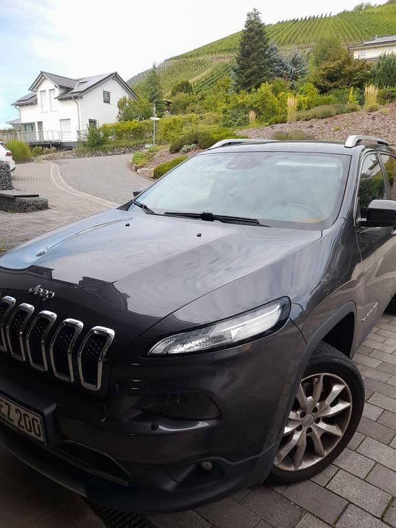 Grau Gebraucht 2016 Jeep Cherokee Limited SUV | 14.000 € (Fairer Preis) - Bild 1/4