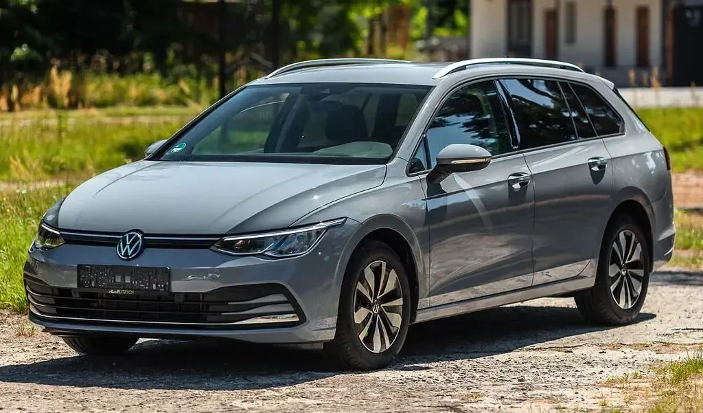 Gebraucht VW Golf VIII Move 110 PS (80 kW) 2024 Grau Kombi