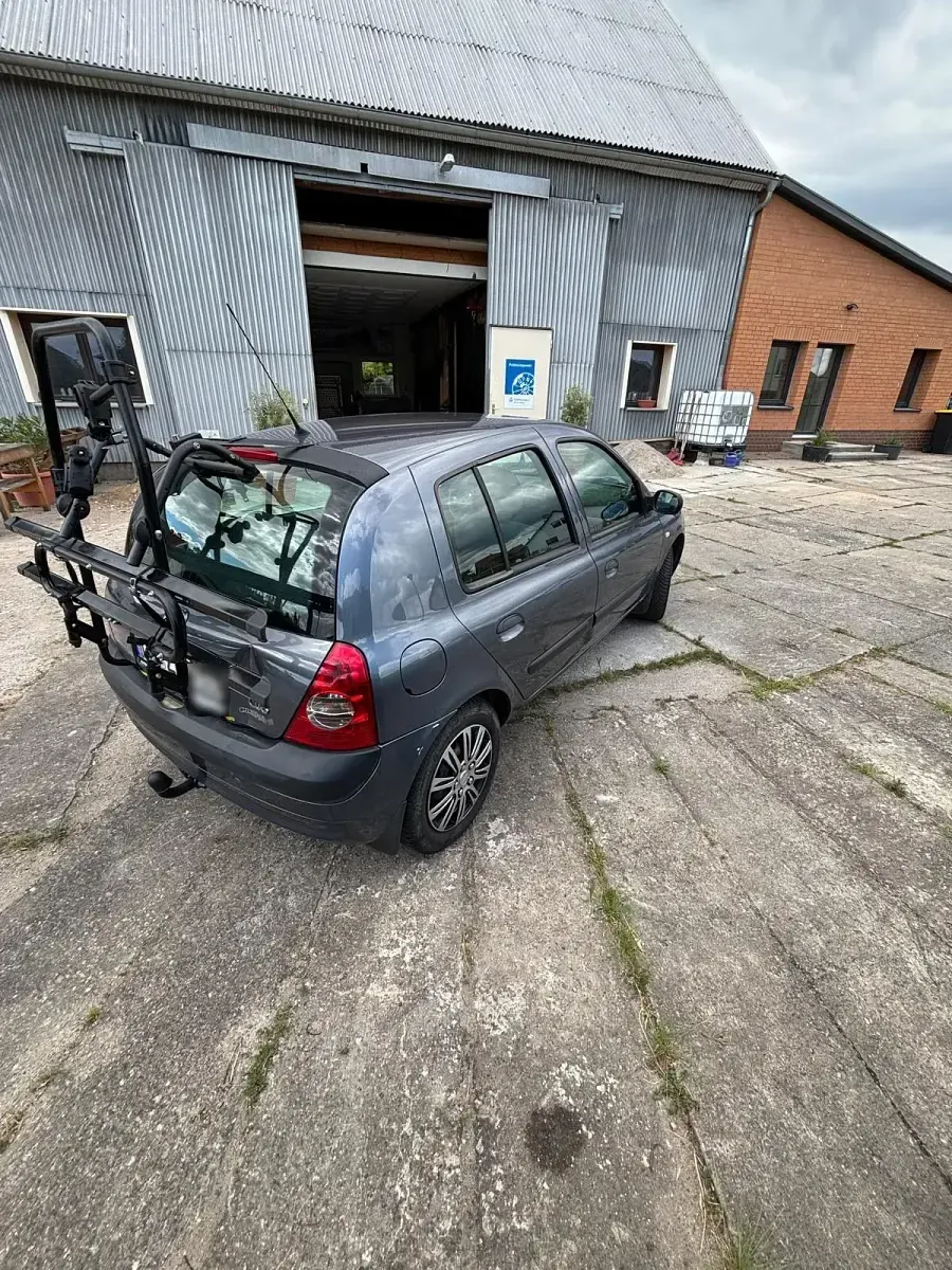Gebraucht Renault Clio 75 PS (55 kW) 2006 Grau Kleinwagen