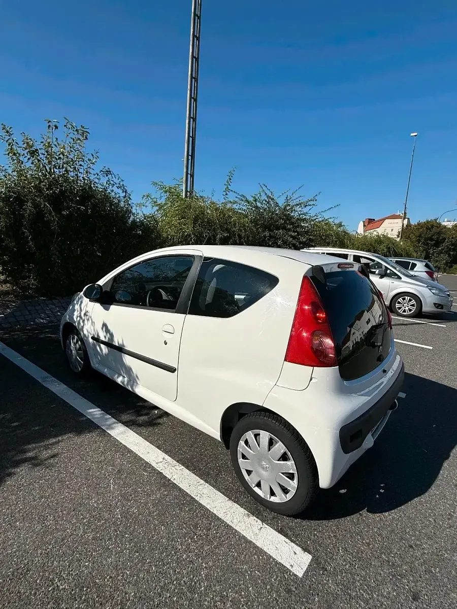Gebraucht Peugeot 107 68 PS (50 kW) 2008 Weiß Kleinwagen