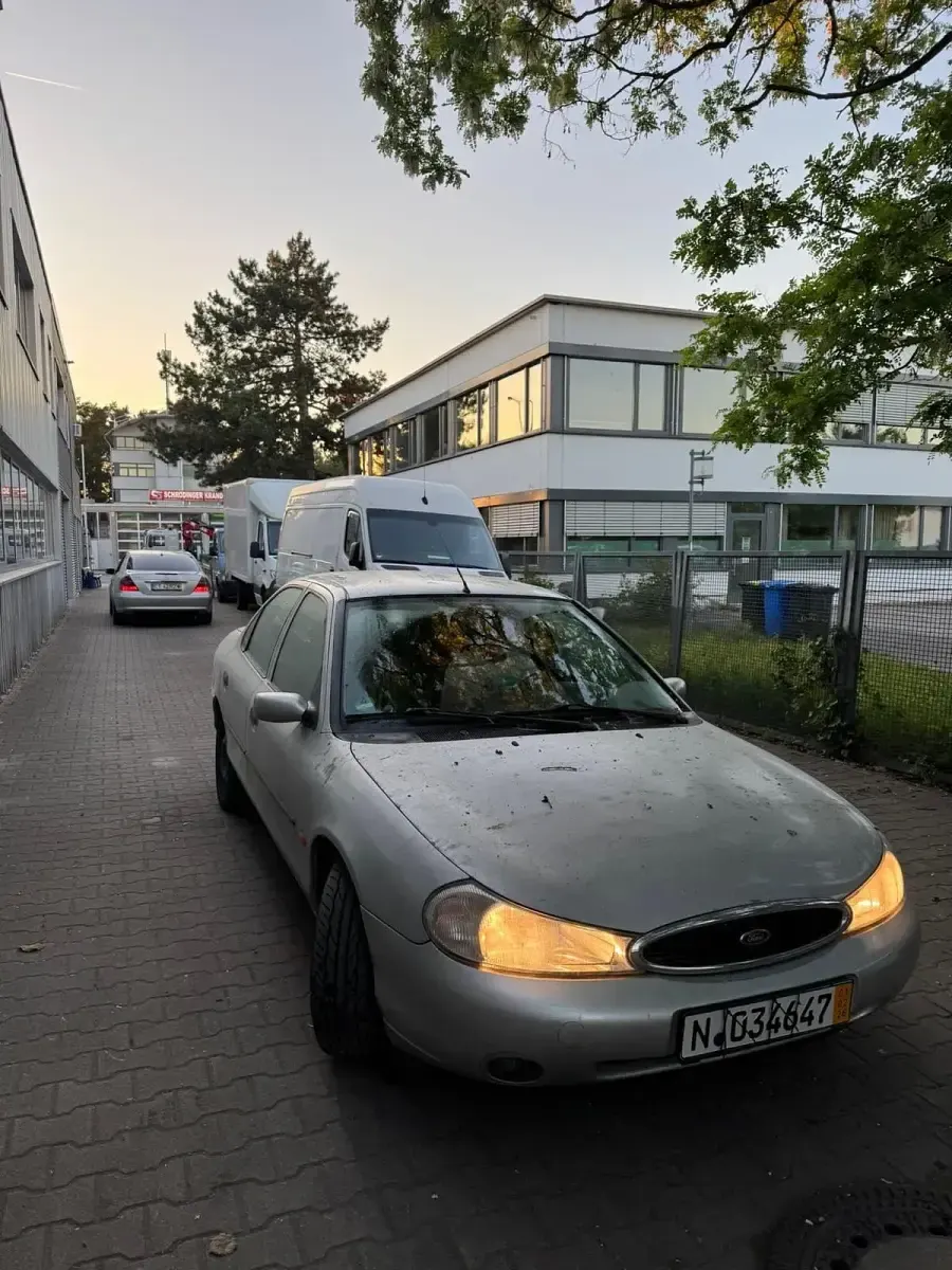Usado Ford Mondeo 130 CV (95 kW) 1999 Verde Utilitario