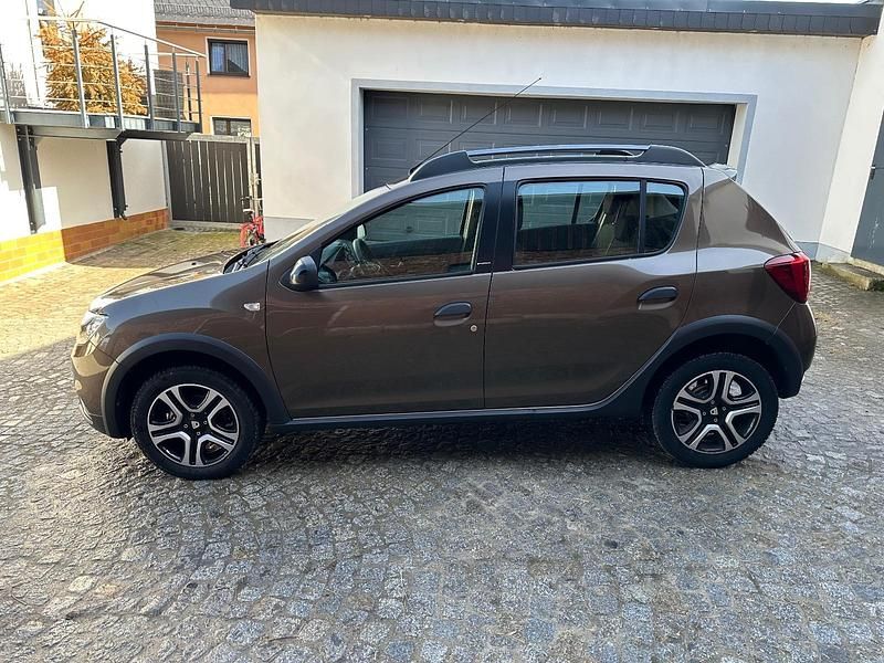 Gebraucht Dacia Sandero Stepway 90 PS (66 kW) 2018 Braun Limousine
