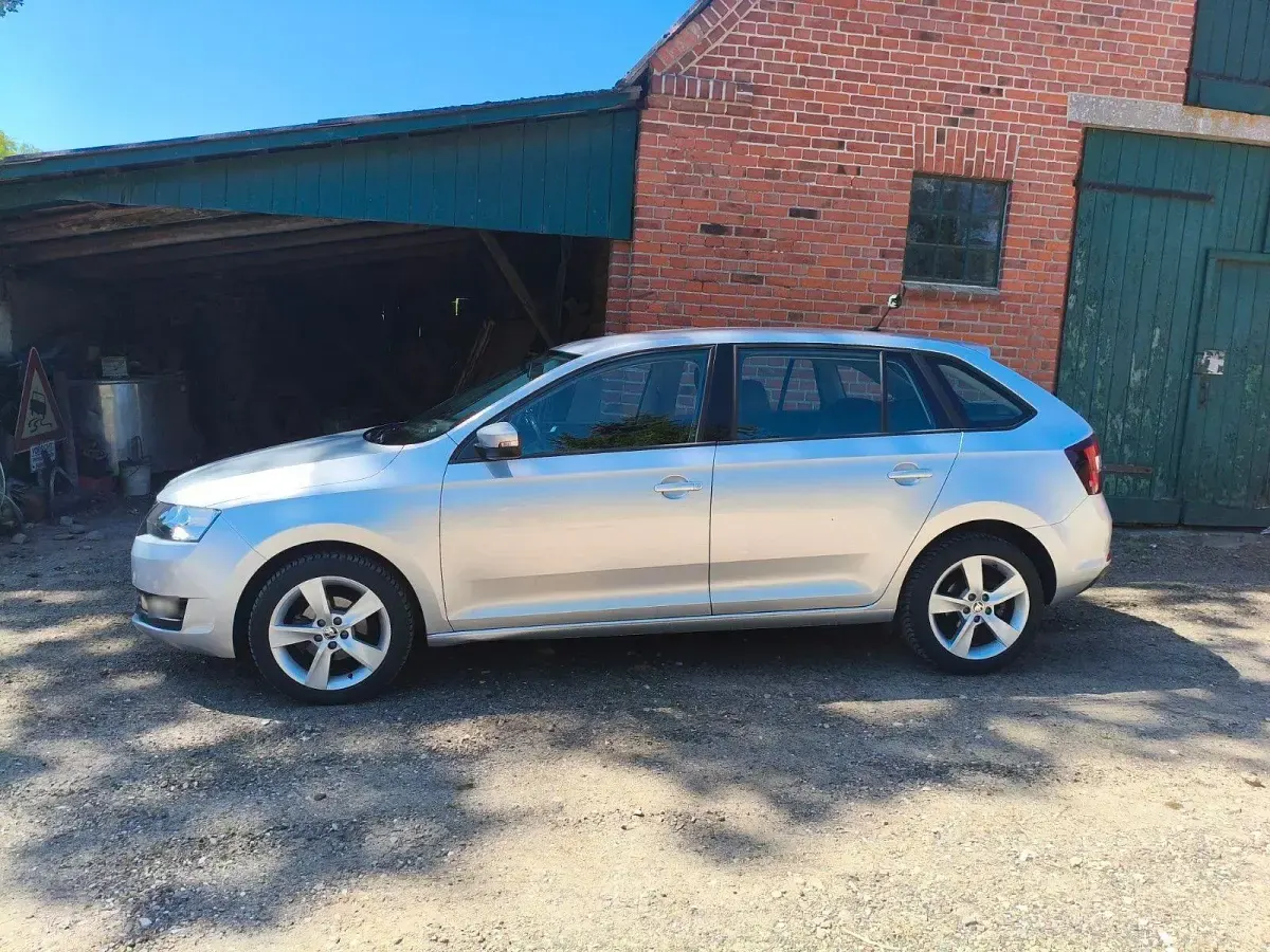 Gebraucht Skoda Rapid Style 95 PS (69 kW) 2018 Silber Kleinwagen