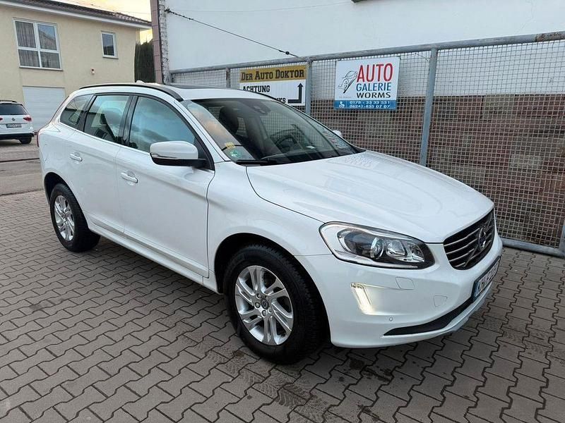 Gebraucht Volvo XC60 Momentum 190 PS (139 kW) 2016 Weiß SUV