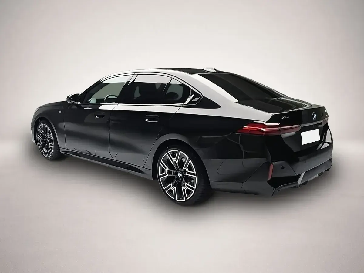 Gebraucht BMW 520 M Sport 197 PS (144 kW) 2025 Schwarz Kombi