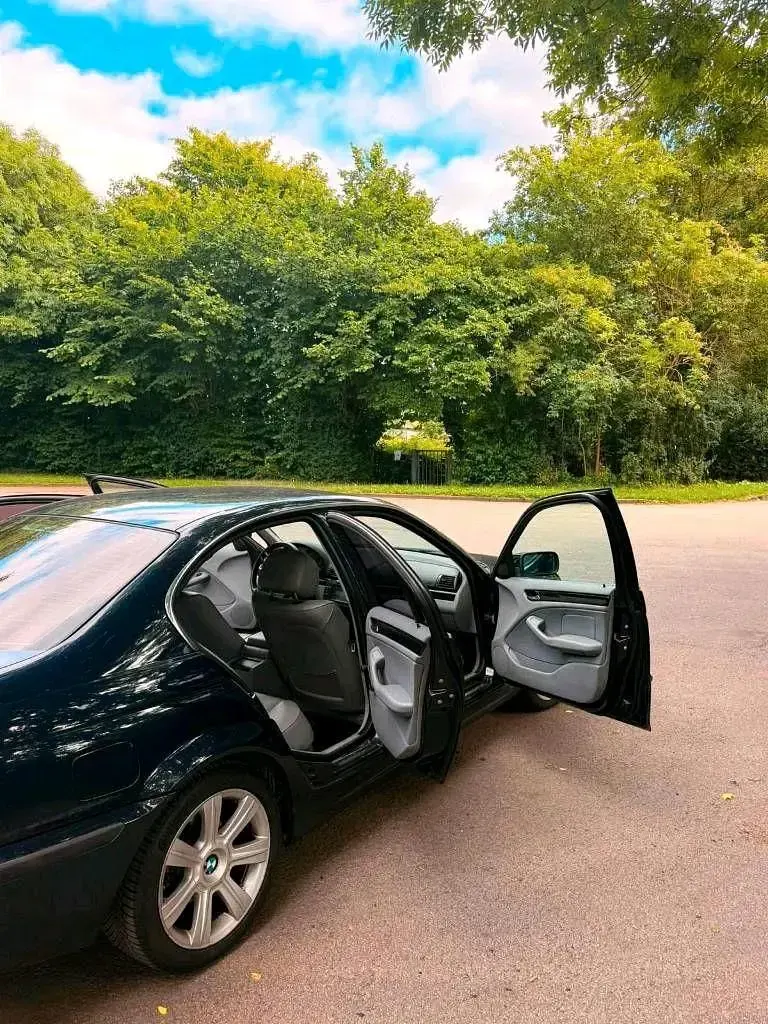 Gebraucht BMW 320 170 PS (125 kW) 2003 Blau Limousine