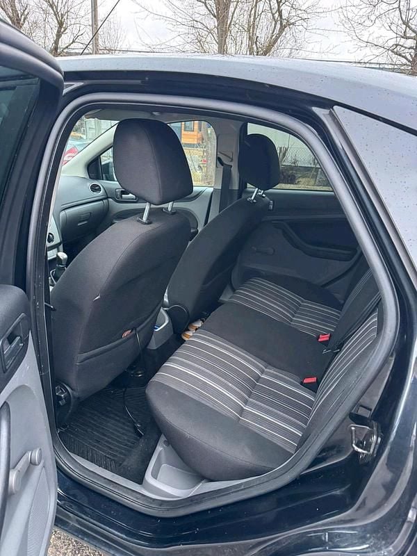 Gebraucht Ford Focus 75 PS (55 kW) 2011 Schwarz Limousine