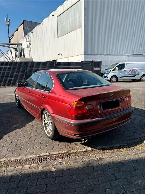 Gebraucht BMW 320 150 PS (110 kW) 1998 Rot Limousine