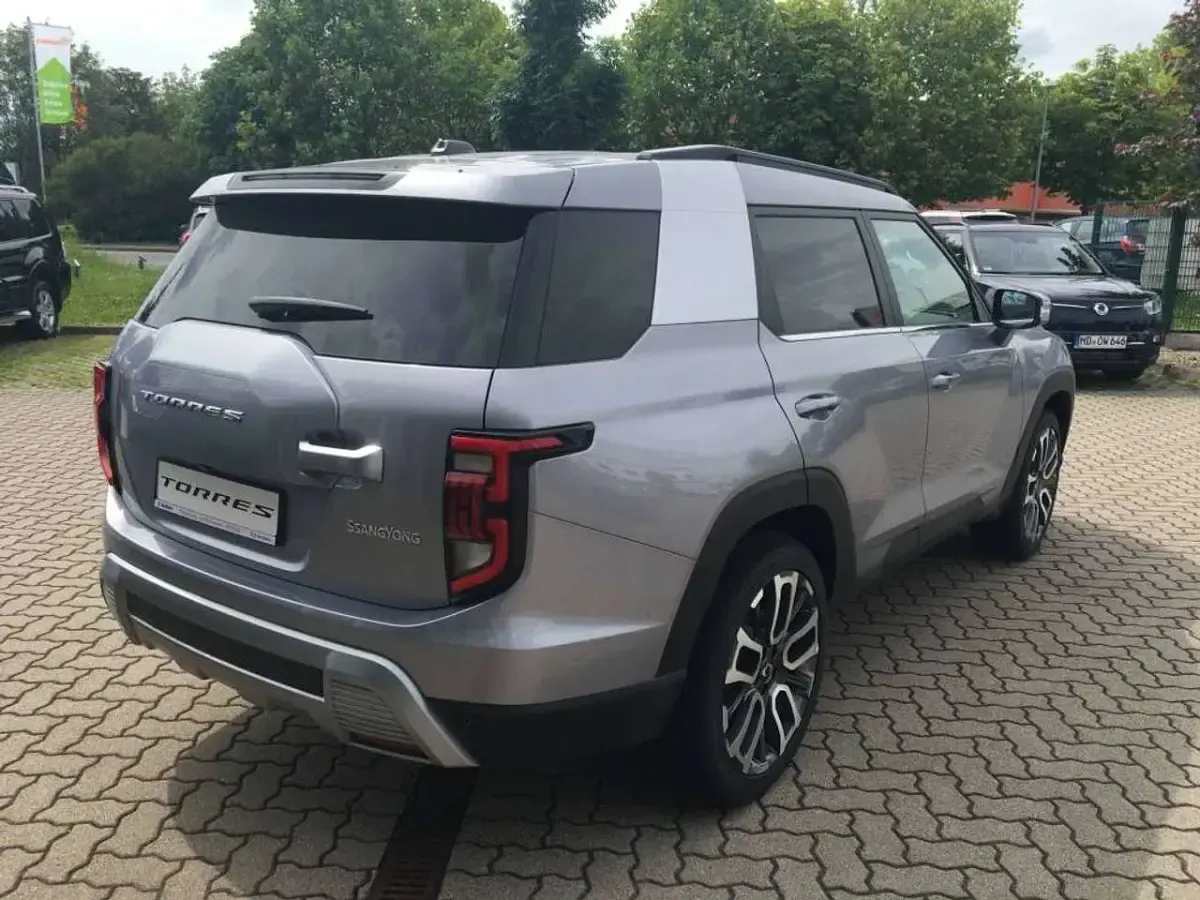 Neu KGM Torres 163 PS (119 kW) 2025 Platinum grey metallic SUV