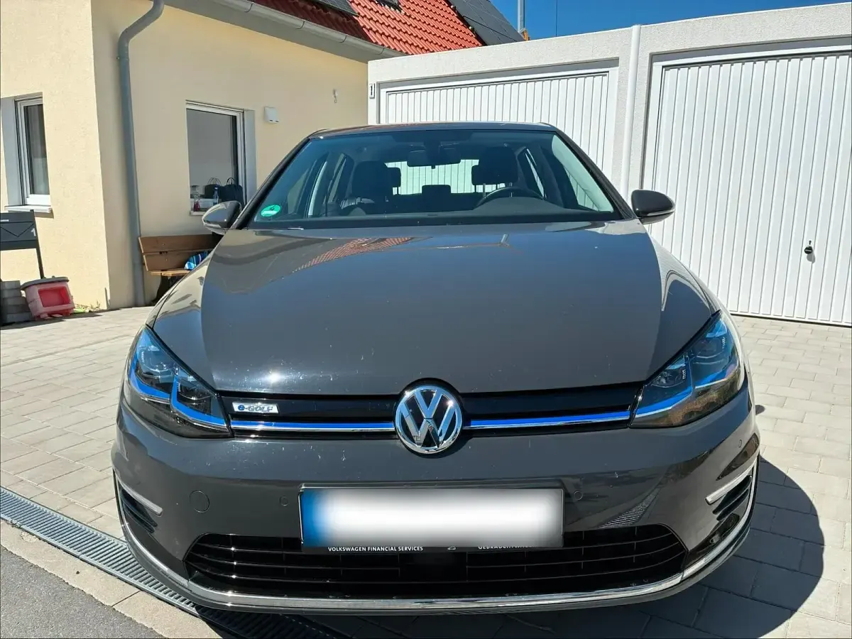 Gebraucht VW e-Golf 100 kW (136 PS) 2021 Grau Kleinwagen