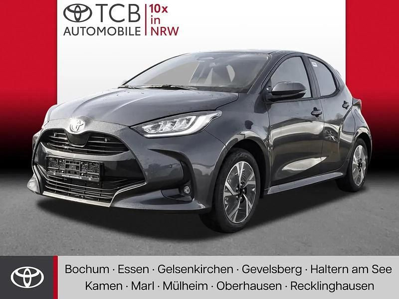 Grau Neu 2025 Toyota Yaris Hybrid Comfort Kleinwagen | 27.989 € (Etwas zu teuer) - Bild 1/4