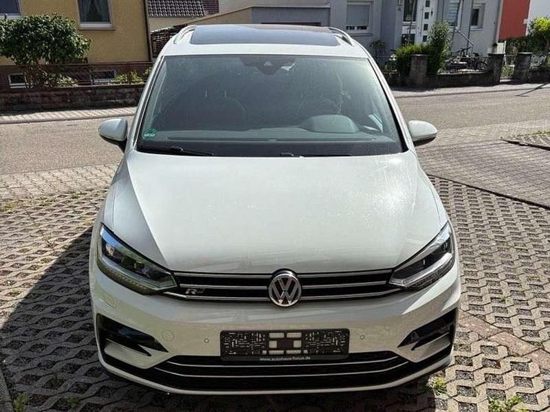 Weiß Gebraucht 2017 VW Touran Van / Kleinbus | 22.000 € (Teuer) - Bild 1/4