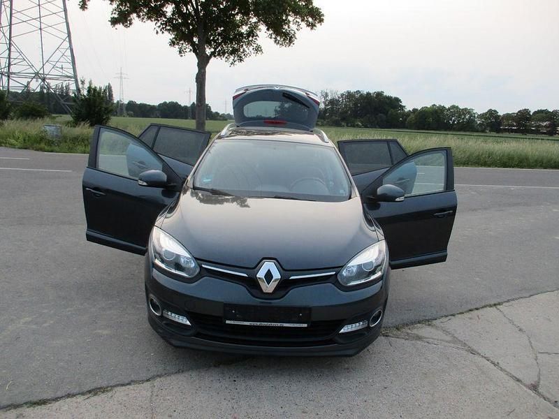 Grau Gebraucht 2014 Renault Mégane III Bose Edition Limousine | 7.300 € (Etwas zu teuer) - Bild 1/4