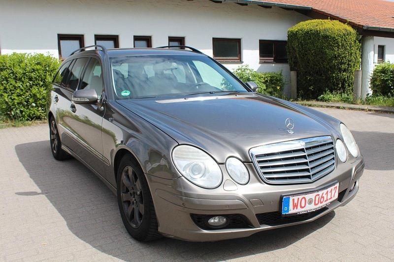 Gebraucht Mercedes E220 Classic 170 PS (125 kW) 2008 Braun Kombi