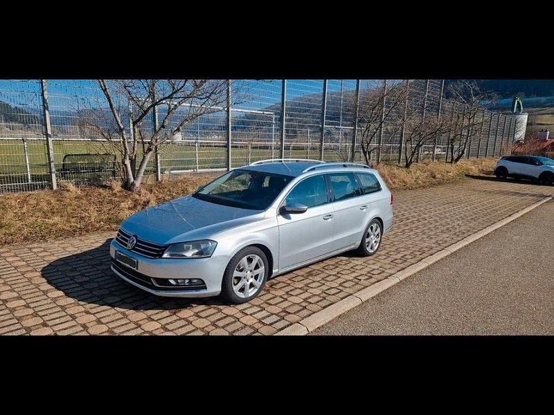 Silber Gebraucht 2012 VW Passat Highline Limousine | 8.499 € (Fairer Preis) - Bild 1/4