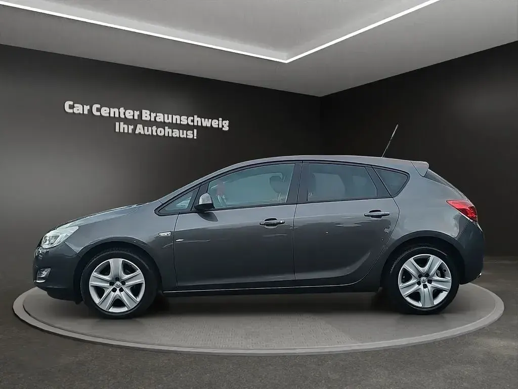 Gebraucht Opel Astra Edition 140 PS (102 kW) 2012 Grau Limousine