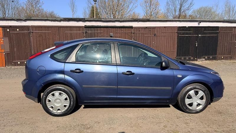 Gebraucht Ford Focus Ghia 101 PS (74 kW) 2006 Blau Limousine