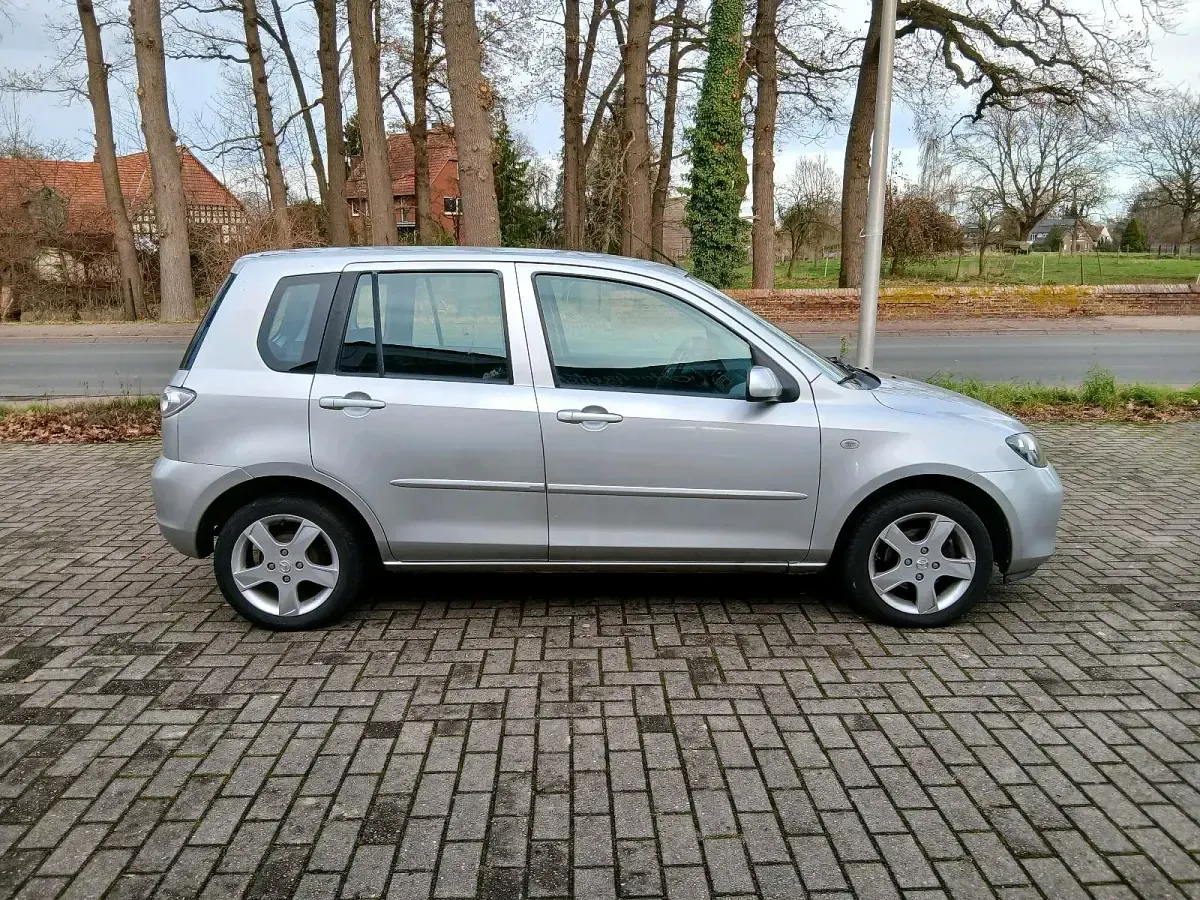 Gebraucht Mazda 2 80 PS (58 kW) 2007 Silber Kleinwagen