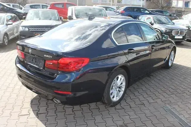 Gebraucht BMW 520 Sport Line 184 PS (135 kW) 2018 Imperialblau Limousine