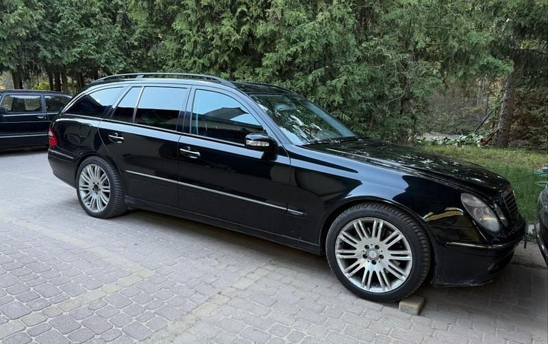 Grün Gebraucht 2004 Mercedes E500 Kombi | 5.499 € - Bild 1/4