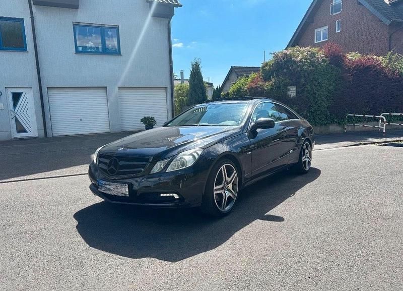 Schwarz Gebraucht 2009 Mercedes E350 Coupé | 9.999 € (Superpreis) - Bild 1/4
