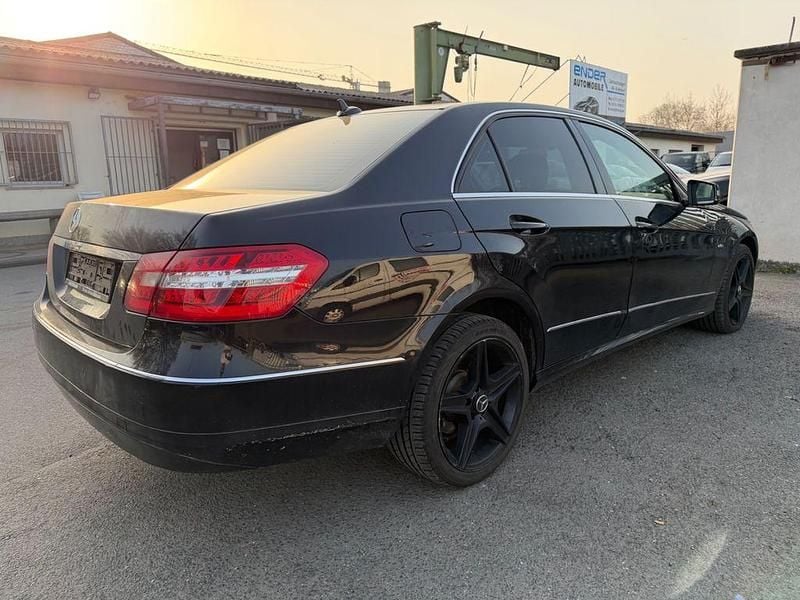Gebraucht Mercedes E250 204 PS (150 kW) 2010 Schwarz Limousine
